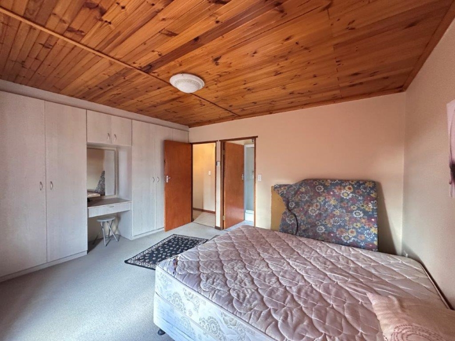 5 Bedroom Property for Sale in Stilbaai Wes Western Cape